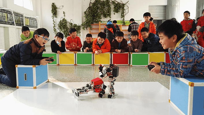 機(jī)器人搏擊賽走進(jìn)徐州公園巷小學(xué)，孩子們的福音來了！